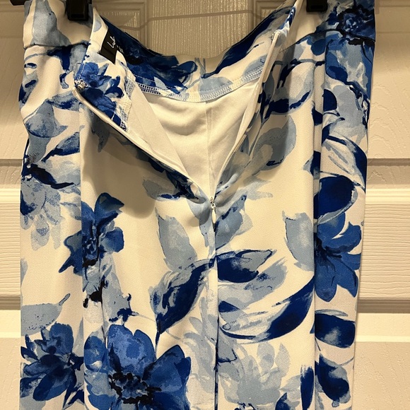 Lulus floral pants, size medium - Picture 2 of 6